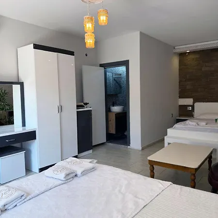 Stone House Butik Hotel *