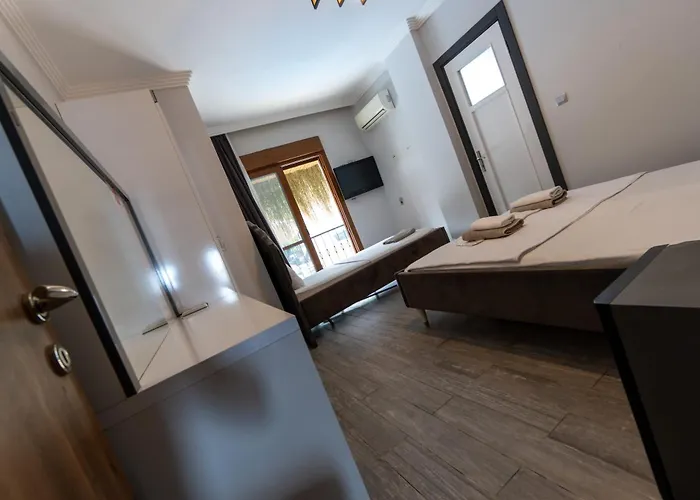 Stone House Butik Hotel *