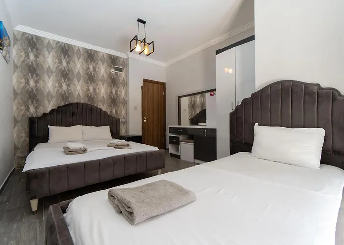 Stone House Butik Hotel *