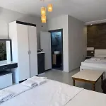 Stone House Butik Hotel *
